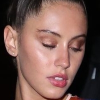 Iris Law Nude