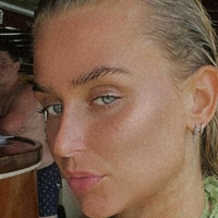 Olivia Fals Nude